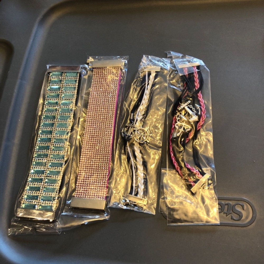BRACLETS - Picture 4 of 4
